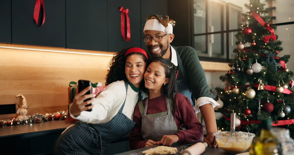 clean-slate-holiday-season-Christmas-time-with-family-stay-sober-healthy-relationships-get-help-today-from-More-Than-Rehab