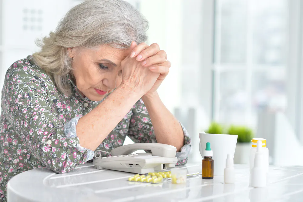 older-adults-abusing-drugs-side-effects-binge-drinking-physical-ealth-quality-of-life-prescription-drug-interaction-senior-citizen-medication-misuse