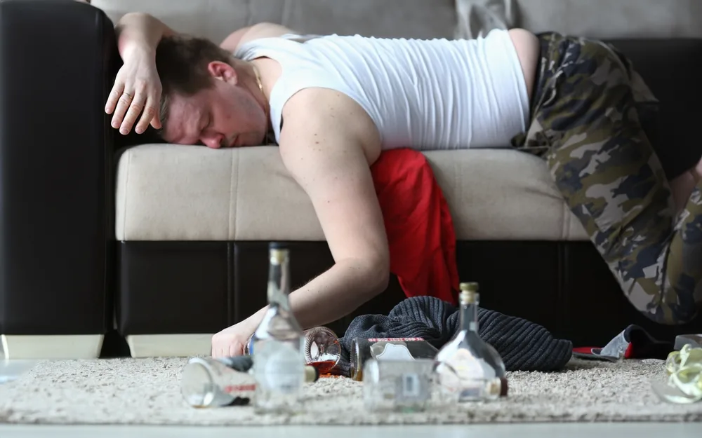 nausea-and-vomiting-how-alcohol-abuse-affects-family-members-blood-pressure-alcohol-poisoning