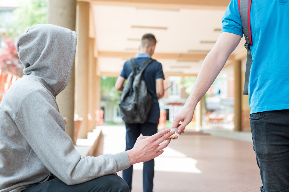 college-students-young people-drink-alcohol-open-communication-alcohol-and-marijuana-risk-factors-negative-peer-pressure-dangerous-trends-buying-illegal-drugs-at-school-high-risk-factors
