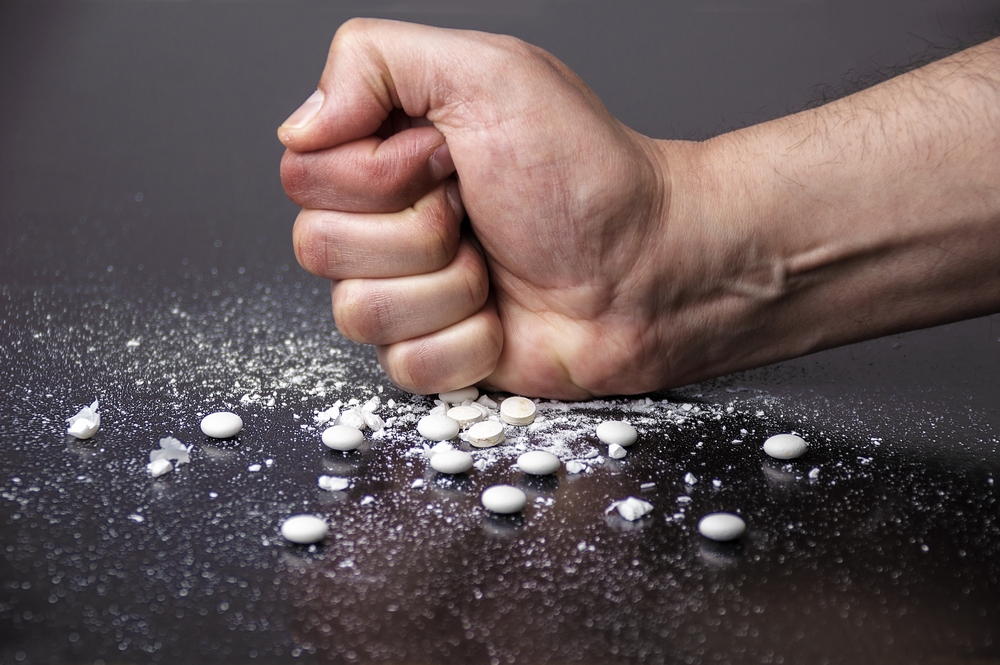 prescription-drugs-medical-professionals-withdrawal-symptoms-tapering-off-substances-medical-supervision-inpatient-drug-rehab-around-the-clock-care